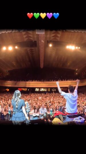 Jacob Collier Instagram - “Torn” with @natalie_imbruglia and the Audience Choir in Sydney!