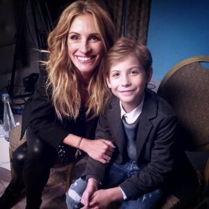 Jacob Tremblay Instagram - This fan wanted a selfie with me! 😉 #Reunited #PressTour #HereWeGo @WonderTheMovie #ChooseKind 💙✌
