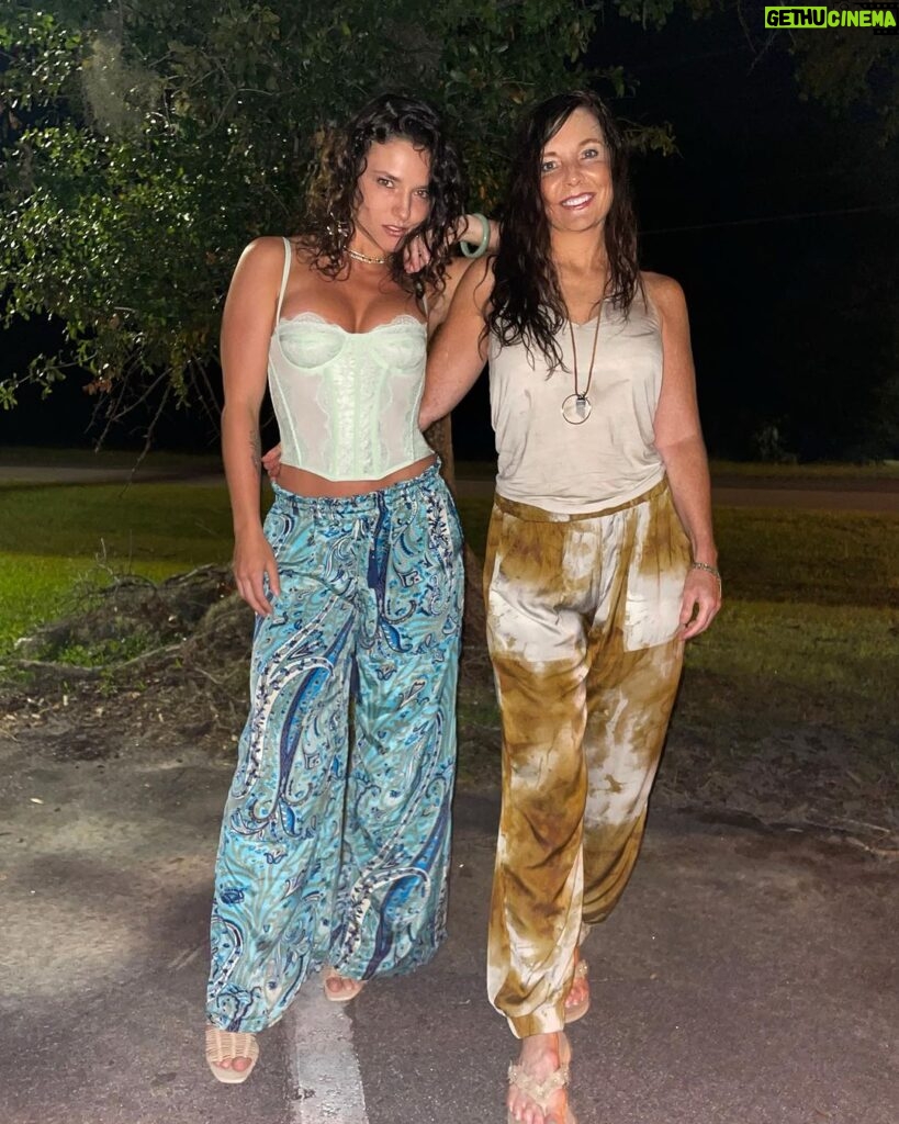 Jade Chynoweth Instagram - Little recap from my week with my momma🥹🥰 @shurene I love you so much, you’ve been my best friend since the beginning, my theme park-beast mode buddy, my fellow nature spirit, and the best mom I could ever ask for. I love you so much, and had the best adventure with you. Thank you for always loving me, making me feel loved, and making time to see me. I miss you already.
