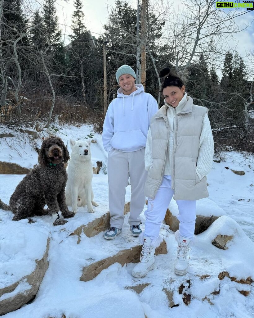 Jade Chynoweth Instagram - 3 things I love about Utah… Family Doggies Nature