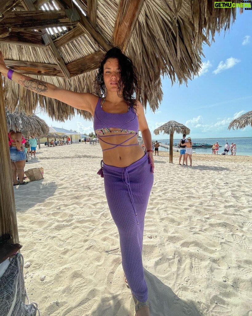 Jade Chynoweth Instagram - Purple Paradise @bananhot
