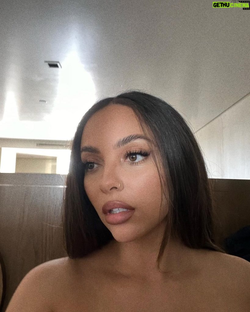 Jade Thirlwall Instagram - Can you give me inspirational quotes in the comments so this doesn’t just look like a selfie post? I’ll start - ‘live laugh love’ 💖
