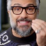 Jaime Camil Instagram - 10 celebridades van a entregar $100,000.00 dólares cada una a 10 personas que han tenido un gran impacto en sus comunidades. #UnMillonDeGracias disponible gratis este 11 de Agosto por @therokuchannel / 10 celebrities are giving away USD$100,000.00 to 10 people who have made profound impacts on their communities. #UnMillonDeGracias is streaming free on August 11 on #therokuchannel