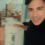 Jaime Camil Instagram - Obsesionado con @fightcamp 🙌🏽🥊💥🔥 Entrenamiento completo de box y boxing fitness en tu casa / Obsessed with #fightcamp in-home full body #box and #boxingfitness workout 💥🥊🙌🏽🔥 https://joinfightcamp.com