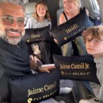 Jaime Camil Instagram - Gracias a @fly_select_ por coordinar nuestro vuelo de Madrid a Paris y por el lindo detalle 🥰👍🏽🛩️