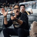 Jaime Camil Instagram - WE. ARE. LOS. ANGELES. 💪🏽🖤💛 Bienvenidos a la ciudad de campeones @clubleon_oficial… LFG! #blackandgold #champs @lafc @lafc3252 #lafc #lafc3252 #barrioangelino #weownla @thechampions