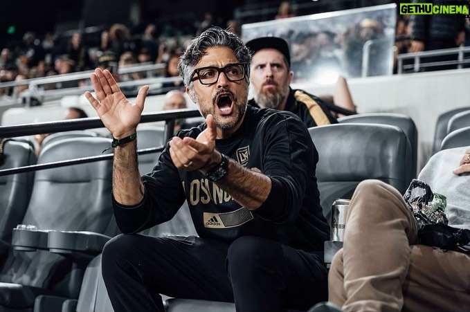 Jaime Camil Instagram - WE. ARE. LOS. ANGELES. 💪🏽🖤💛 Bienvenidos a la ciudad de campeones @clubleon_oficial… LFG! #blackandgold #champs @lafc @lafc3252 #lafc #lafc3252 #barrioangelino #weownla @thechampions