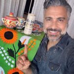 Jaime Camil Instagram - -En Español más abajo- I’m teaming up with @modelousa for its #CincoAuténtico campaign to inspire people to authentically celebrate the rich Mexican history behind #CincoDeMayo! Fans can support Mexican and Mexican-American small businesses by visiting the digital #ModeloMercado at @ModeloUSA And if you’re in Los Angeles, come celebrate authentically WITH ME at The Modelo #MuseumOfCinco pop-up on Sunday, May 7 at the @placitaolvera Cinco de Mayo Festival from 12 to 6pm! #modelopartner #ad #for21 🙌🏽🥳🇲🇽 ——- Estoy feliz de colaborar con @modelousa en la campaña #CincoAuténtico para inspirar a que la gente celebre de manera más auténtica el #CincoDeMayo y conozca un poco más la historia detrás de esta fecha. La gente podrá apoyar a las pequeñas empresas Mexicanas y México-Americanas visitando el #modelomercado en @modelousa y, si estás en Los Angeles, ven a conocerme al #MuseoDeCinco el Domingo 7 de Mayo (de 12pm a 6pm) en la #placitaolvera #anuncio #para21+ 🙌🏽🥳🇲🇽 Placita Olvera