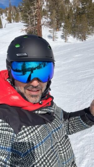 Jaime Camil Instagram - Hermosa mañana en @mammothmountain ❤️❄️🏂