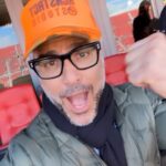Jaime Camil Instagram - At @nascaronfox at the iconic @lacoliseum 😎🏁 @nascar #buschlightclash #nascar