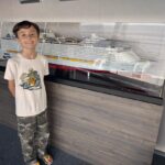 Jaime Camil Instagram - INCREÍBLES vacaciones abordo del imponente #WonderOfTheSeas de @royalcaribbean (vídeo de YouTube en camino 😉), mientras tanto aquí les dejo algunas fotos de nuestro maravilloso viaje familiar 👨‍👩‍👧‍👦🙌🏽🤩🥳🛳️⚓️ / Beyond AMAZING trip aboard the magnificent #royalcaribbean’s #WonderOfTheSeas (YouTube video coming soon 😉) in the meantime, here you have some pictures from our incredible trip 🙌🏽🤩🥳🛳️⚓️ #royalcaribbean #rccl @webershandwick (gracias infinitas Raquel ☺️)