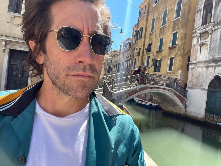 Jake Gyllenhaal Instagram - Ran into an old friend in Venezia.