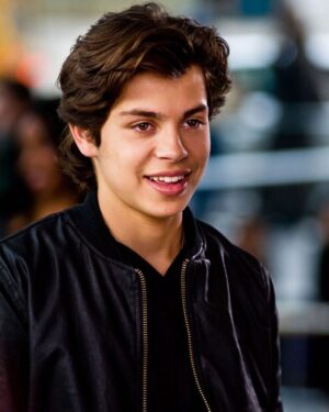 Jake T. Austin Instagram - New Year’s Eve 🎞
Comment your #1 goal for 2021 📲
(photo: Andrew Schwartz for @wbpictures @warnerbrosentertainment) 📸
#newyearseve #happynewyear #throwbackthursday 🎇😀🗓