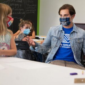 Jake T. Austin Instagram - “Back to school” has a new meaning this year and I visited @bgcpasadena to spend time with the next generation of scholastic superstars. More info @hauteliving (link in my story highlight). Whatever your current learning experience is, know that dedication and a positive attitude will help you achieve your goals. And special shoutout to the @bgca_clubs across the US and the very dedicated teams that keep these facilities open and serving the youths nationwide. #fridayfeeling #backtoschool #distancelearning