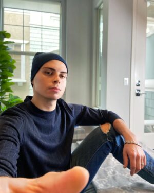 Jake T. Austin Instagram - Shelter(ing) at home 🏘