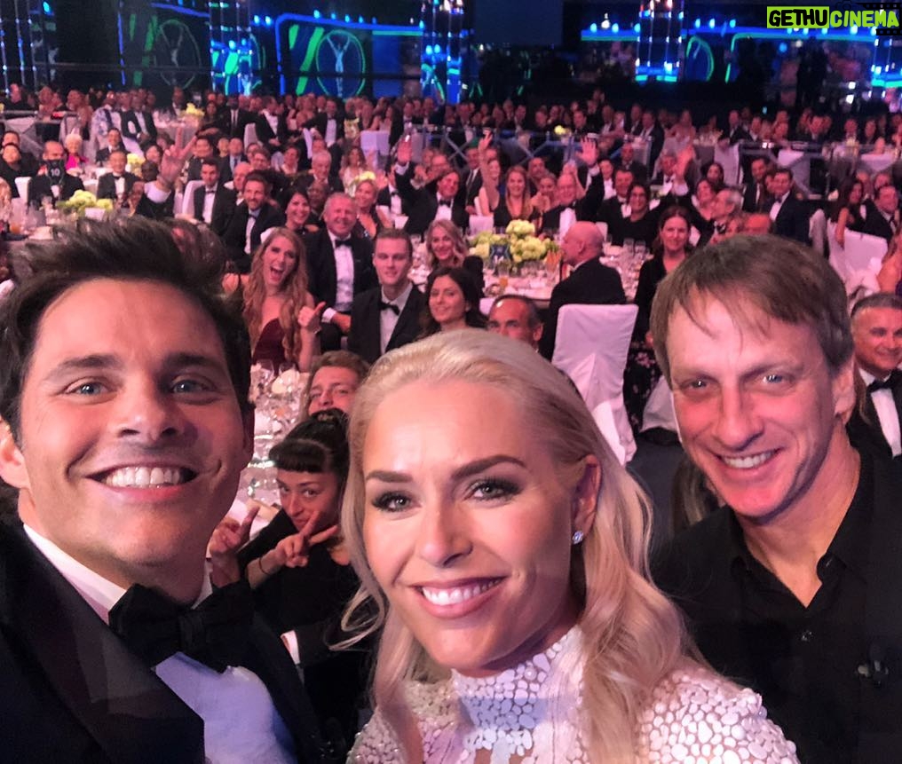 James Marsden Instagram - First time using a selfie stick so I needed to make sure the photo was worth it. I spy a Prince, a @djokernole, @lindseyvonn @kipchogeeliud @tonyhawk and other incredibly inspiring people. Thank you @laureussport for letting me host the Laureus World Sports Awards 2019! If you couldn’t tell, I had a blast. #laureus19 #sneakersforgood Monte-Carlo, Monaco