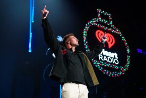 James Maslow Instagram - Jingle Ball so far🎄 

📸: @aarongatewoodx
