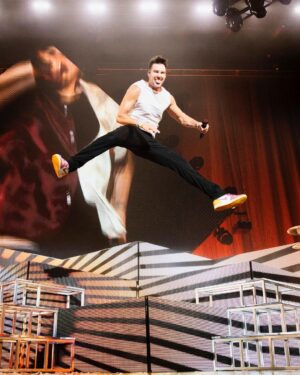 James Maslow Instagram - ORLANDO!! It feels damn good to be back… 

Comment your fav show this summer, and let me know if I’m gonna see you TONIGHT 👇🏻

📸 @aarongatewoodx  @parisvisone