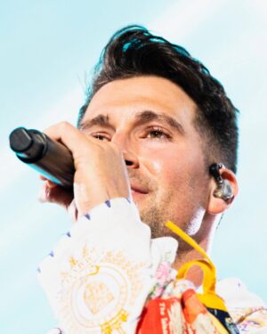 James Maslow Instagram - ORLANDO!! It feels damn good to be back… 

Comment your fav show this summer, and let me know if I’m gonna see you TONIGHT 👇🏻

📸 @aarongatewoodx  @parisvisone