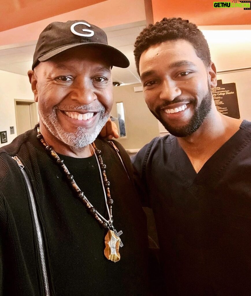 James Pickens Jr. Instagram - With my buddy on set today, Happy Thursday all ✌🏾