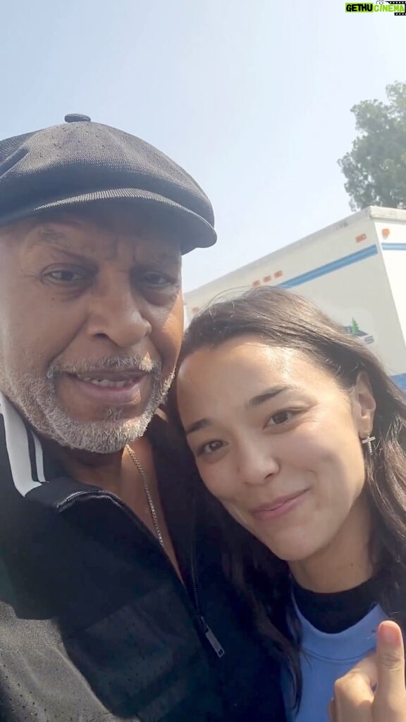 James Pickens Jr. Instagram - Look who I found, Midori! Been waiting, we’re ready for Season 19 @greysabc tonight and streaming on Hulu later ✌🏾