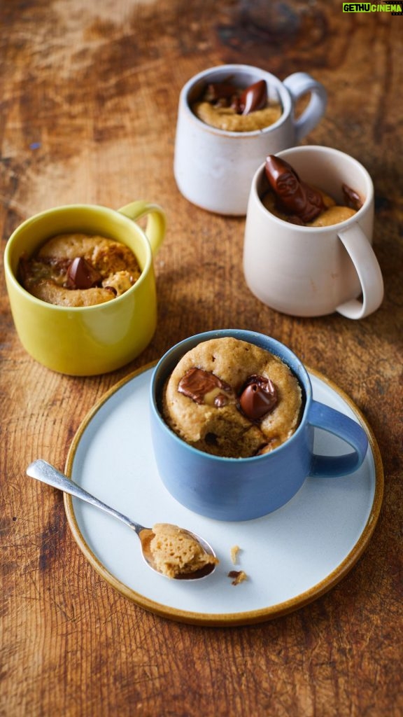 Jamie Oliver Instagram - When it comes to a quick and easy dessert it doesn’t get much simpler than this microwave mug cake.....you can make it in just 10 minutes !! This really is one of life’s simple pleasures and you can mix up the flavours with whatever you like too, a little lemon zest or an espresso shot added in are both delicious ! Find the recipe in my bio and give it a go ! x x x #microwave #mugcake #budgetfriendly