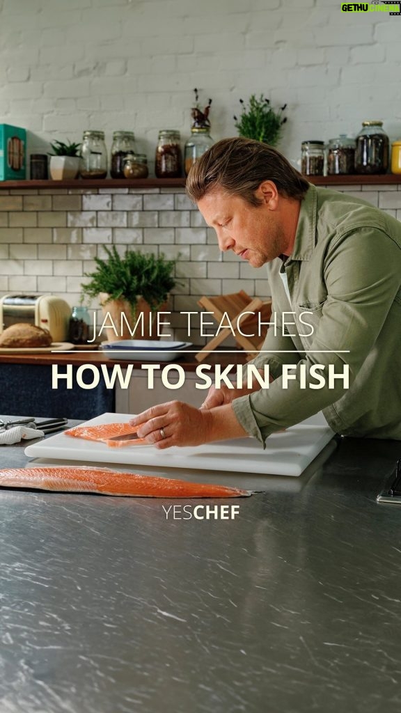 Jamie Oliver Instagram - Prepping and cooking fish can all seem a little daunting can’t it ? So I’m here to walk you through the skills you need to fillet and portion out a whole fish, prep it full of flavour and make your own ready made meals for freezing + tons of recipe inspiration ! Go on and grab yourself a fish and watch the lesson to unleash your inner cooking legend ! Start learning my secrets, techniques and favourite recipes in my @yeschefhq class, link in my bio x x #JamieOliverxYesChef #AD