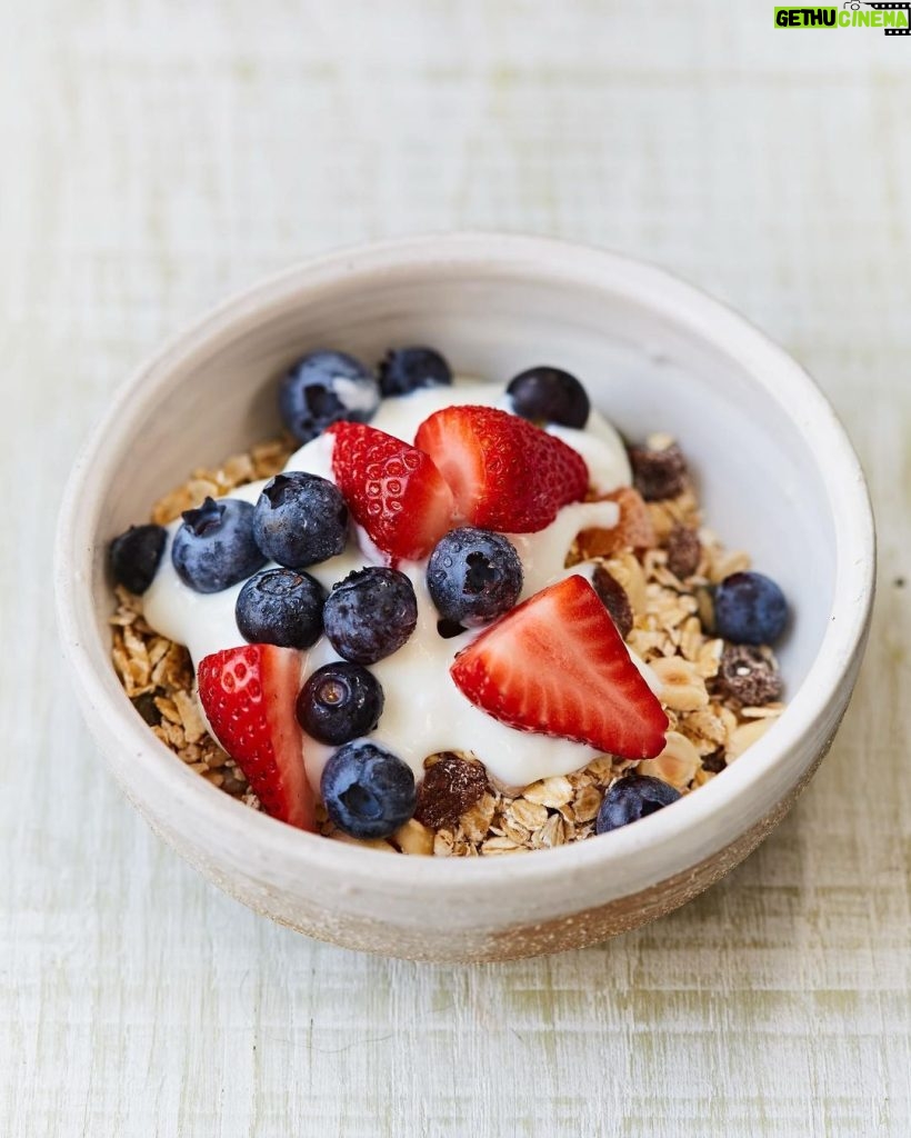 Jamie Oliver Instagram - There’s no better way to start the day than with a healthy, delicious and nutritious breakfast, it really does set you up for the day ahead whether you’re working from home or out and about! Hit the link in my bio for a whole host of lovely breakfast ideas x x #breakfast #mondaymotivation #breakfastideas