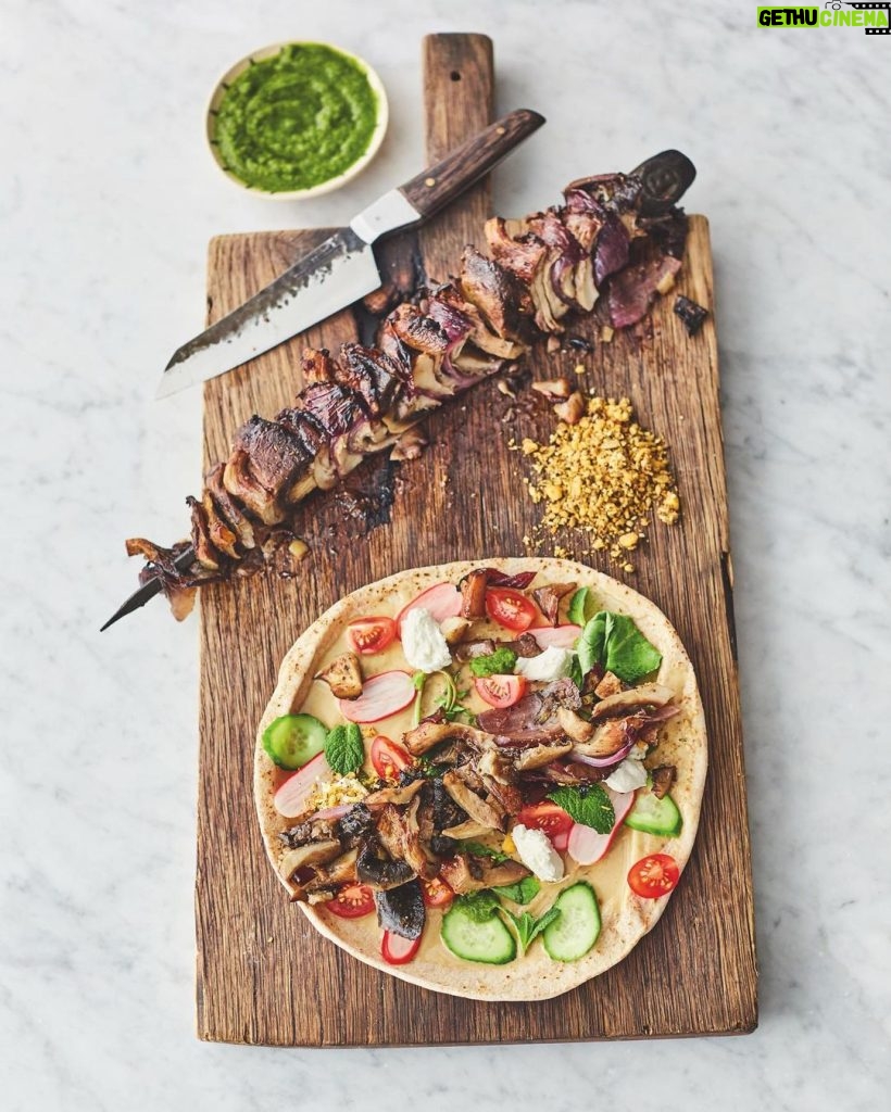 Jamie Oliver Instagram - If you’re looking for a recipe this weekend then I’ve got some delicious fakeaway ideas on my website that you’ll love! They’ll be healthier, cheaper and ready much quicker than your average takeaway gets delivered !! Hit the link in my bio for the recipes and let me know your favourite, JO x x #fakeaway #dinnerideas #weekendvibes