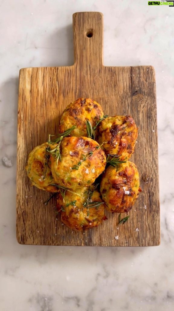 Jamie Oliver Instagram - I’ve got some more premium air fryer content for you guys here ! Put your lovely leftovers to good use with these bubble & squeak balls. Great as a little snack dipped in cranberry sauce, a side to your main or even whacked in an epic sandwich. Recipe link in my bio.....you know you wanna give these a try x x #airfryer #leftovers #bubbleandsqueak