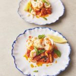 Jamie Oliver Instagram - Fancy some quick & easy mealtimes in 30 minutes or less....well look no further you lovely lot ! Hit the link in my bio for everything from flavour-packed pastas to one-pot wonders. This really is easy cooking at its best !! AND every recipe is shown in both US and metric measurements.....yep I’ve got you, big love x x x #5ingredientsmed #quickandeasy #dinnerideas