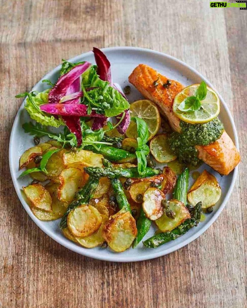 Jamie Oliver Instagram - I know so many of you have been asking for more air fryer recipes so me and my team have gathered together a whole host of delicious ideas for you all over on my website ! Hit the link in my bio and let me know your favourite ! jo xx #airfryer #airfryerrecipes #weekendvibes