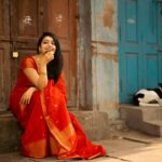Janani Iyer Instagram - CAPTION this! ⬆️ Saree- @thepallushop Jewellery- @adorebypriyanka Shot by @murlee_photography Team @vb_views @vignesh_venkadesan @pradeepwilliams05