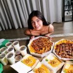 Jane De Leon Instagram – TIPID HACK: Sulitin ang Ihaw Fest ng Mang Inasal this October! 🥳🎉

Nagpa-deliver ako today using the Mang Inasal delivery website ng Family Fiesta Bundle with all my Ihaw-Sarap favorites — the Best-Tasting Chicken Inasal, juiciest Pork BBQ, and tender-grilled Liempo — on top of Java Rice, plus drinks!

And the best part this Ihaw Fest — may dalawang FREE Palabok Solos ang order ko!!!🤩

Kaya kung ako sa inyo, take advantage of #IhawFestWithMangInasal and avail of the Family Fiesta Bundle now for dine-in, takeout, and #MangInasalDELIVERY! 💚💛

#ILoveMangInasal #MangInasal #MangInasalAt20