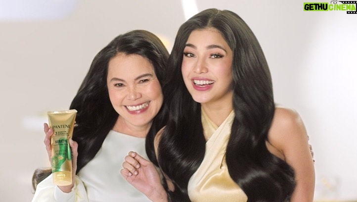 Jane De Leon Instagram - I got a lot from my mom, but my conditioner, she gets it from me! Happy to be moving on to my new hair era with my mom with @pantenephilippines 💛 With the #PanteneSupplementConditioner which has Pro-Vitamin and real keratin, I get to have 3X smoother hair with less frizz all day. What are you waiting for? Make the switch now!