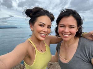 Janel Parrish Instagram - Home in Hawaii for Christmas part 1 🥰 Mele Kalikimaka! 🤙🏻