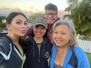 Janel Parrish Instagram - Home in Hawaii for Christmas part 1 🥰 Mele Kalikimaka! 🤙🏻