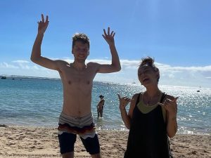 Janel Parrish Instagram - Home in Hawaii for Christmas part 1 🥰 Mele Kalikimaka! 🤙🏻