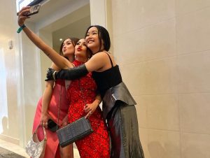 Janel Parrish Instagram - The Song Covey sisters for life 🥹 the reunion my heart needed. Love you sisters @lanacondor @annacathcart #unforgettablegala2023
