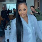 Janet Jackson Instagram – Atlantic City! Tonight’s the night. See u soon! 👀
#TogetherAgainTour 🫶🏽

Makeup & 📸: @prestonmakeup
Hair: @cassidyblaine90046hair Hard Rock Live Etess Arena