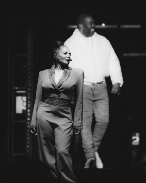 Janet Jackson Instagram - Bus, thank you for joining us last night.  I love you so much!!! Not just for sharing your amazing craft with the world but more importantly, your incredible soul! So beautiful!!! Thank you once again, I love you 😘😘😘 #TogetherAgainTour 🫶🏽

📸 1: @solaimanfazel
📸 2&3: Rich Fury/MSG Entertainment