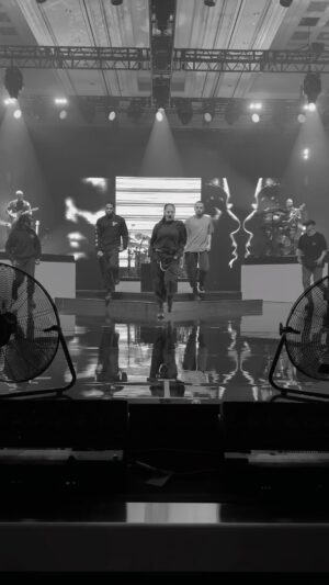 Janet Jackson Instagram - Hey u guys 👋🏽 I’m in rehearsals right now but wanted to invite you to bring in the New Year with me 2nite, live on IG! I’m going live at 11:57 pm PST. See u there 😘

#togetheragaintour 🫶🏽