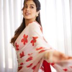 Janhvi Kapoor Instagram - 🌹