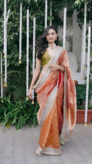 Janki Bodiwala Instagram - Finally part of wedding season 😍
.
Saree by - @banarasi_baithak 
Blouse by - @justblouses_official 
Makeup and hair by - @aanalsavaliya @team_aanalsavaliyaorange 
Jwelley by - @chaulazheritagejewellery 
Style by - @styleitwithniki & team
Clicked by @neel_visual 
Curated by - @avanisoni18