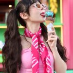 Jannine Parawie Weigel Instagram - เธอไม่ทำดา…เธอไม่ทำมะด๊าา🍨🩷 @crocsth #CrocsTH #Siren #SirenClogs 📷: @aon_image_maker