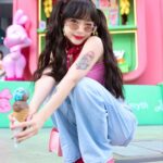 Jannine Parawie Weigel Instagram - เธอไม่ทำดา…เธอไม่ทำมะด๊าา🍨🩷 @crocsth #CrocsTH #Siren #SirenClogs 📷: @aon_image_maker