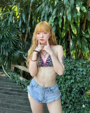 Jannine Parawie Weigel Instagram - ยืนงงในดงดอย รอคอยเธอมีใจ