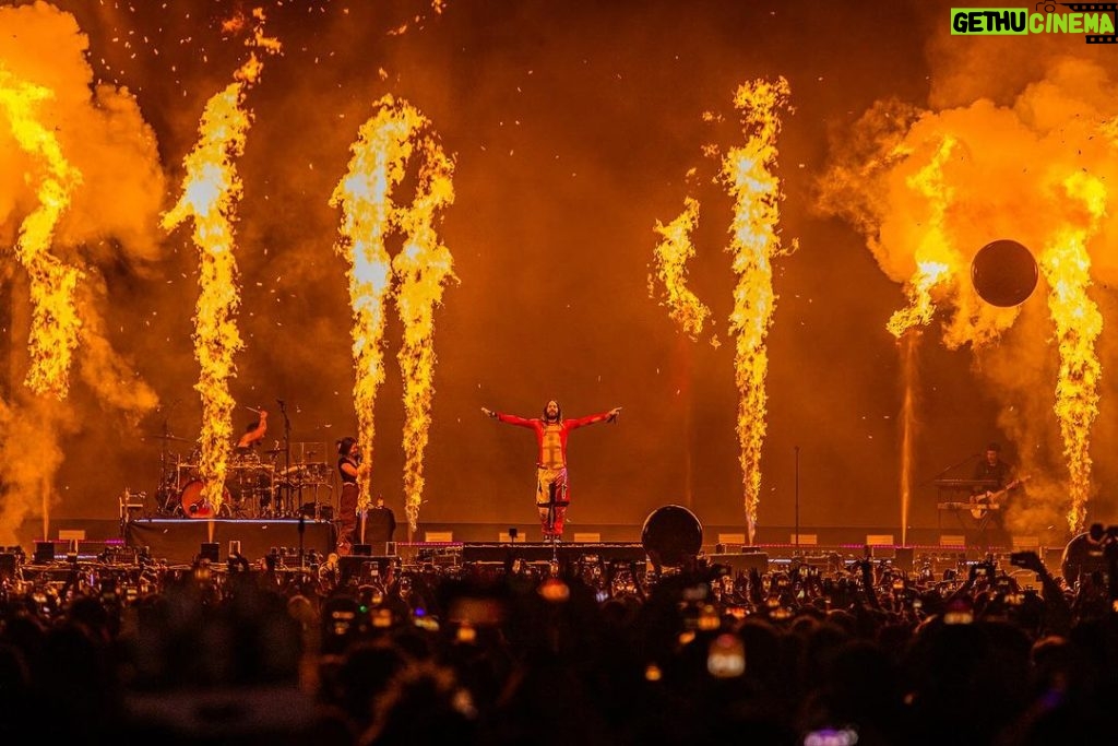 Jared Leto Instagram - Who else is ready for tour?? 🕺🏻🔥 SEASONS WORLD TOUR 2024 tickets and VIP on sale now!! Tag a friend and what show we’ll see you at 🎶