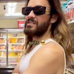 Jared Leto Instagram - Dirty oreos, pop tarts, fistfuls of Froot Loops…this is Grandpa Leto’s grocery run 👴🏼🍫🍩🍿 Drop your favorite from the snack aisle for next time 👇🏼👇🏼