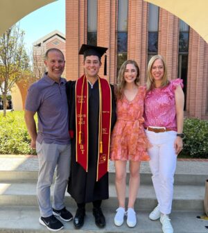 Jaren Lewison Instagram - Graduated summa cum laude from @uscedu in 3 years while filming @neverhaveiever !! 

Thank you to everyone who supported me along the way ❤️ fight on forever ✌🏻 

You already know… #RememberTheFeeling 🥹